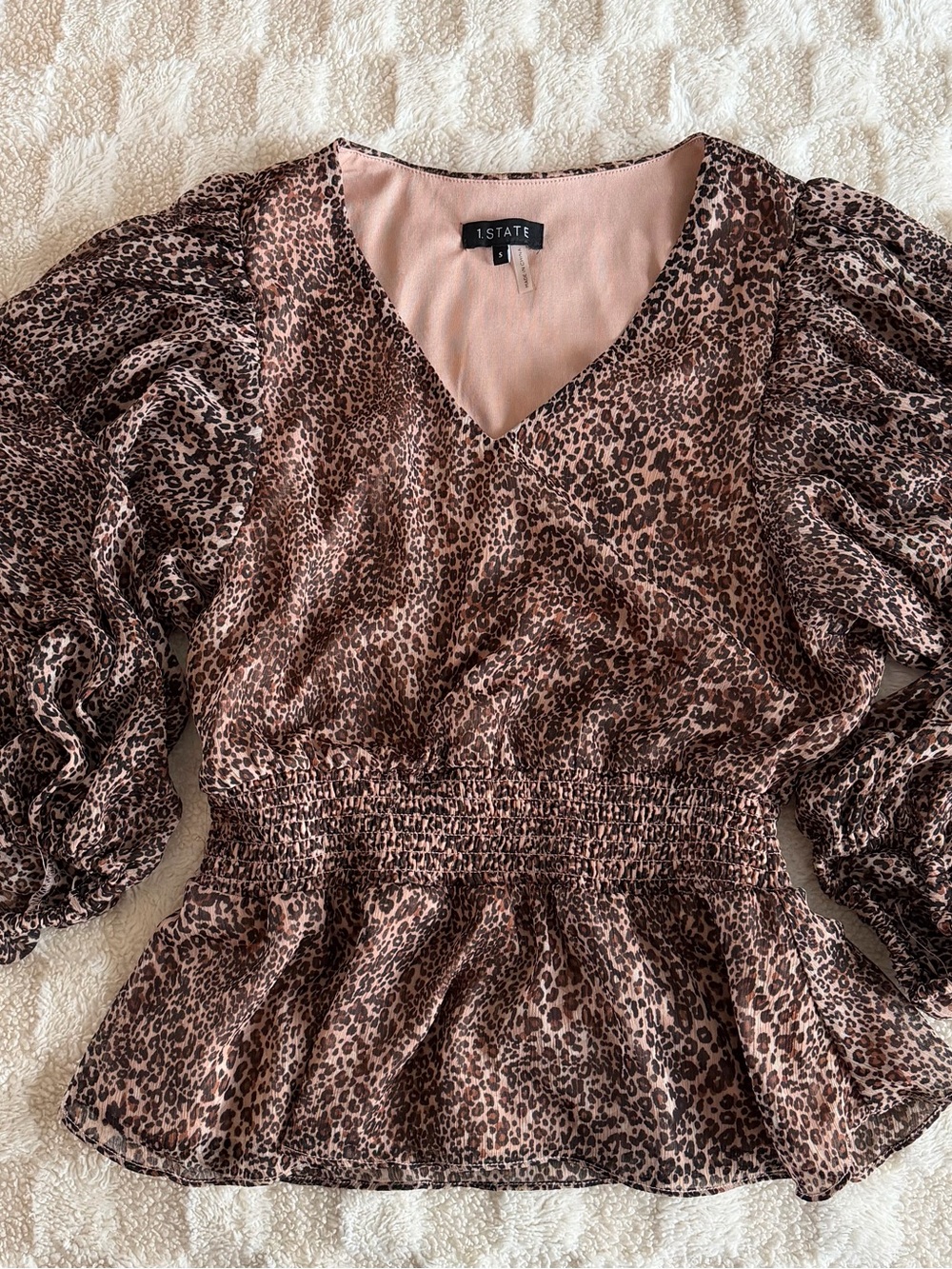 1. STATE Women's Brown Leopard Print V-Neck smocked waist